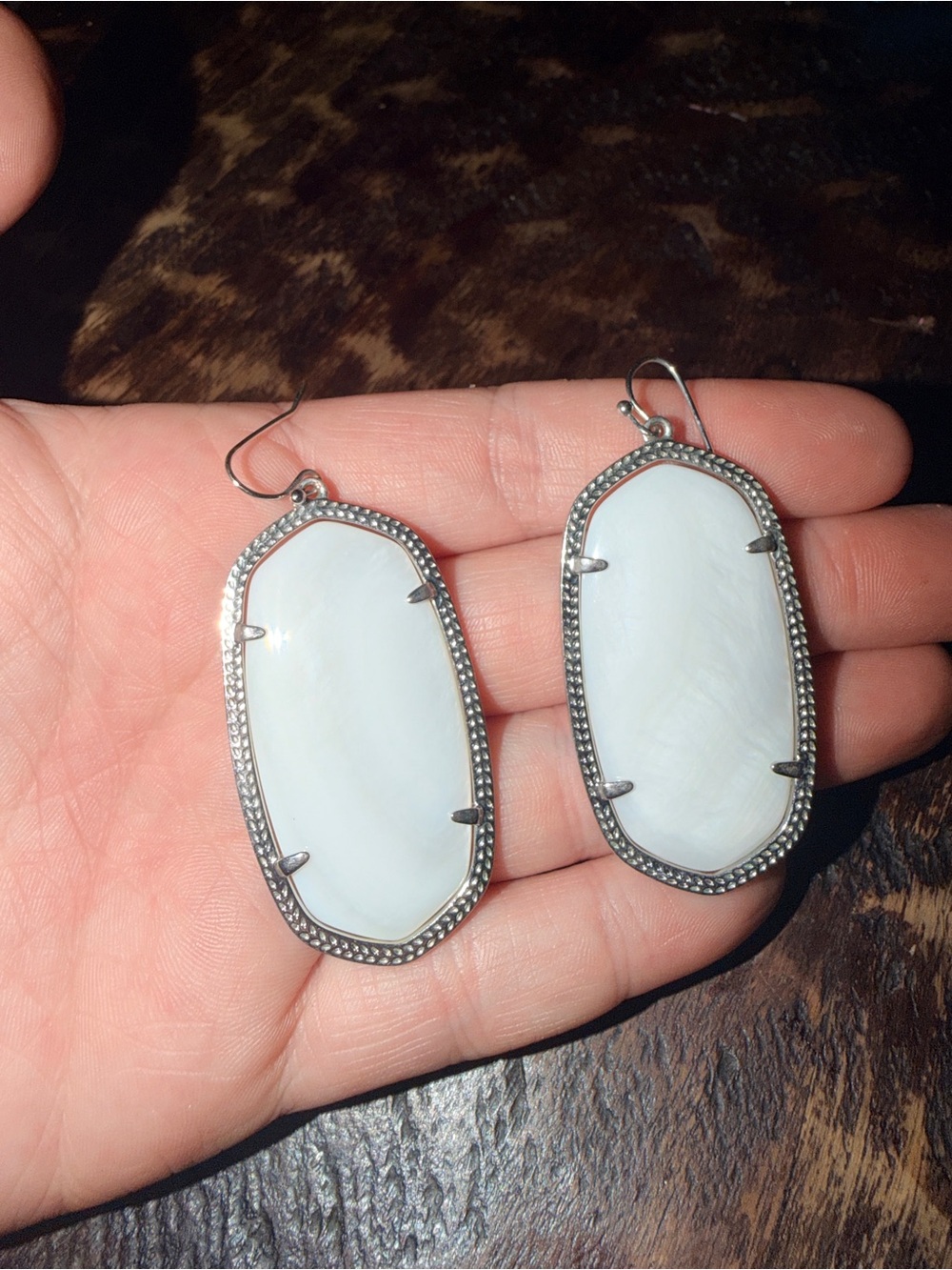 Kendra Scott Danielle Silver Drop Earrings in Ivory Mother-of-Pearl *Like New*